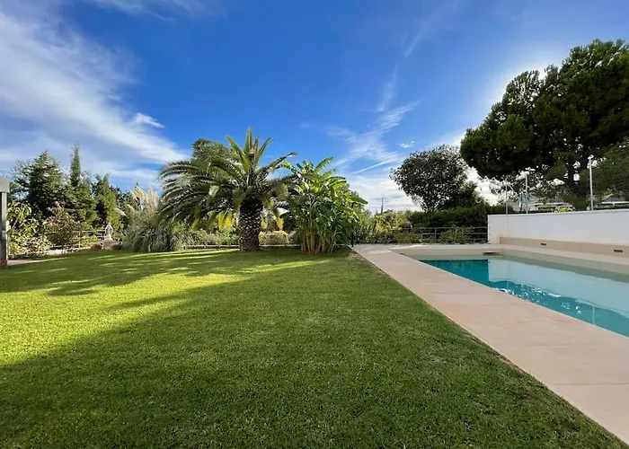 Con Jardin Y Piscina En Appartement *