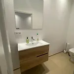 Con Jardin Y Piscina En