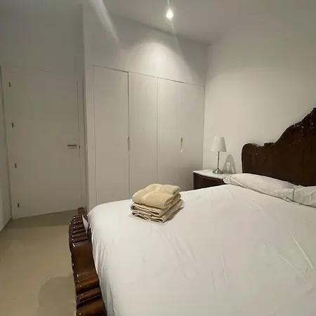 Con Jardin Y Piscina En 코르도바