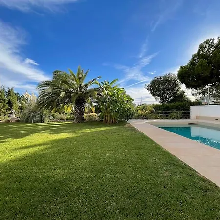 Con Jardin Y Piscina En 公寓 *