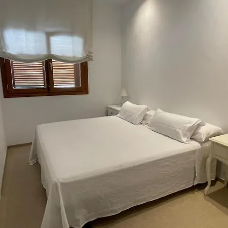 Con Jardin Y Piscina En Apartamento