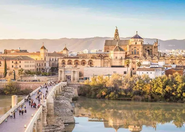 Con Jardin Y Piscina En *